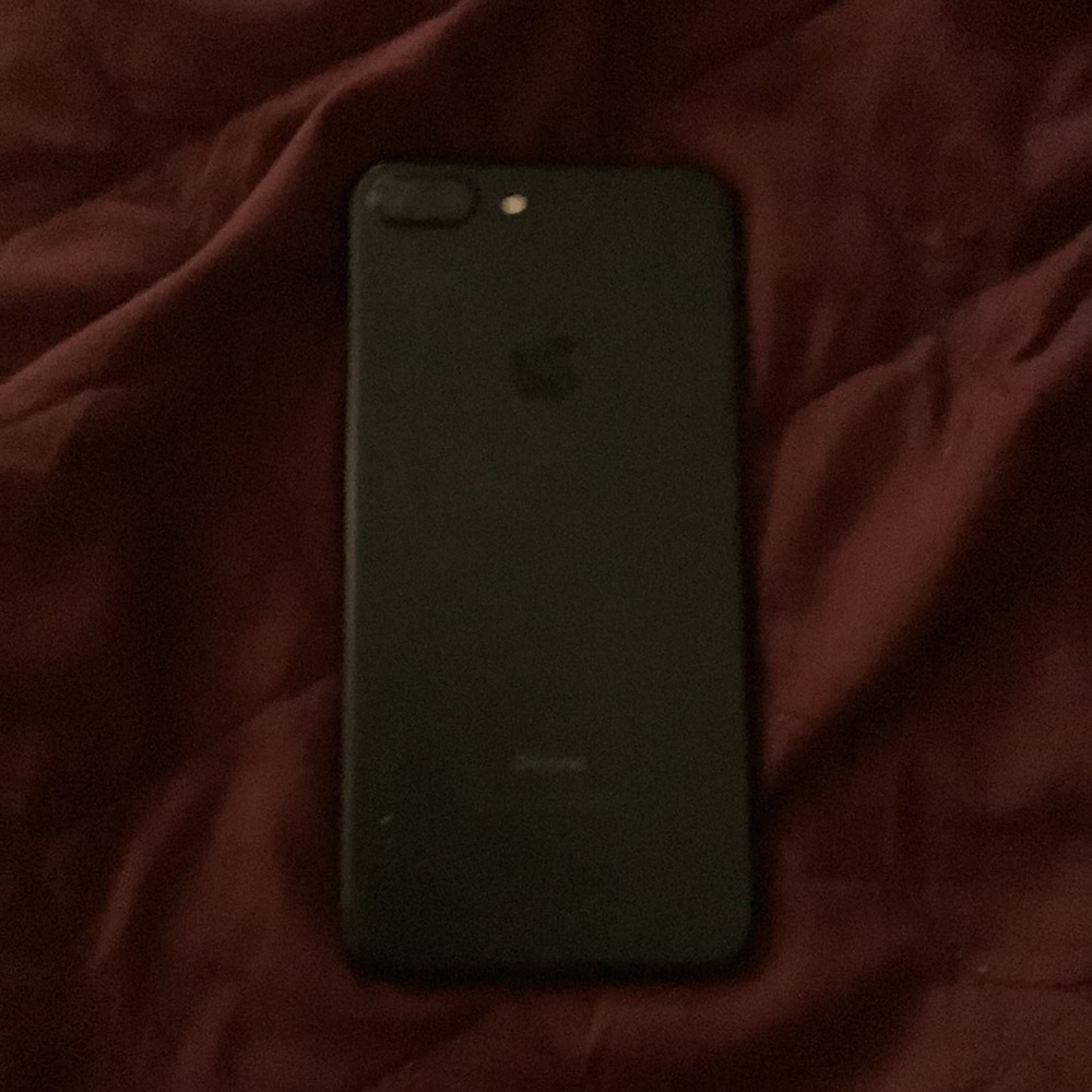 iPhone 7 Plus - Picture 2 of 2